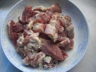 羊肉炖黑萝卜的做法步骤：4