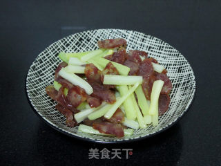 小炒洋芹腊味的做法步骤：8