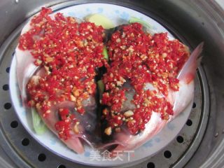 滋味十足的剁椒鱼头的做法步骤：6