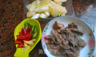 葱烧肚片的做法步骤：1