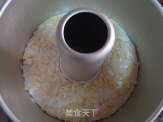 杏仁蜂蜜戚风蛋糕的做法步骤：2