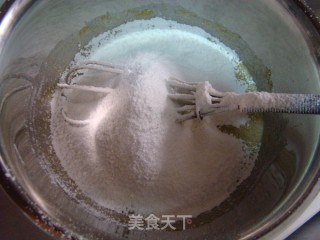 杏仁蜂蜜戚风蛋糕的做法步骤：5