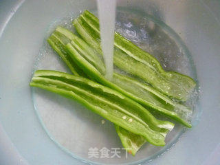 青椒炒扁豆的做法步骤：2