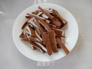 青椒香干炒肉丝的做法步骤：3