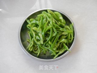 青椒香干炒肉丝的做法步骤：4