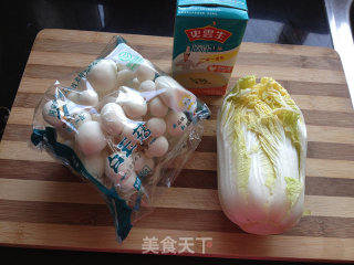 娃娃菜白玉菇鸡汤的做法步骤：1