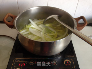娃娃菜白玉菇鸡汤的做法步骤：5