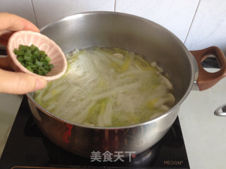 娃娃菜白玉菇鸡汤的做法步骤：8