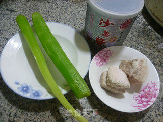沙茶酱肉片炒莴笋的做法步骤：1