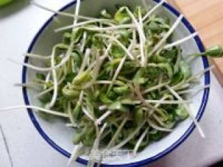 枸杞素炒黑豆苗的做法步骤：1