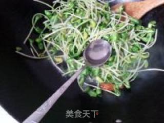 枸杞素炒黑豆苗的做法步骤：4
