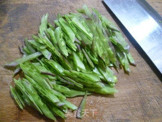 榨菜炒扁豆的做法步骤：2