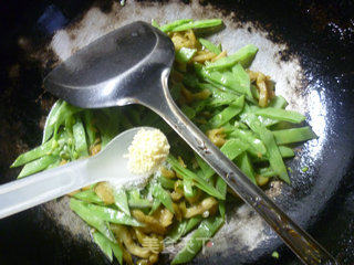 榨菜炒扁豆的做法步骤：9