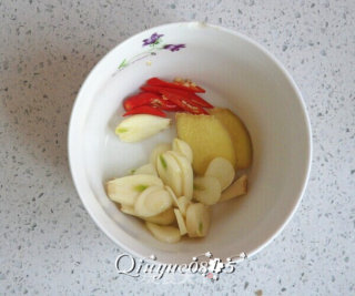 清炒莴笋腰果的做法步骤：5