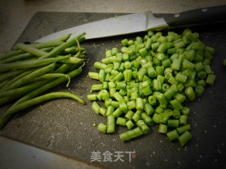 简易肉末炒豆角的做法步骤：1