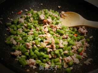 简易肉末炒豆角的做法步骤：5