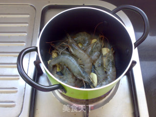 咖喱大虾墨汁面的做法步骤：4