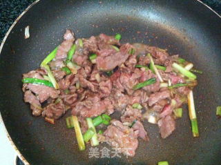 干炒牛河的做法步骤：7