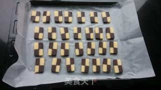双色小棋格饼干的做法步骤：10