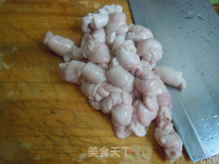 为秋润燥---苦菜小肠汤的做法步骤：2