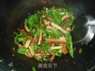 青椒炒香干的做法步骤：5