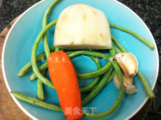 藕条炒豆角的做法步骤：1