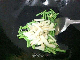 藕条炒豆角的做法步骤：6