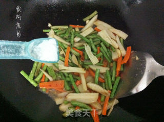 藕条炒豆角的做法步骤：9
