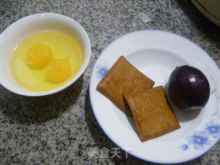 香干紫洋葱炒鸡蛋的做法步骤：1