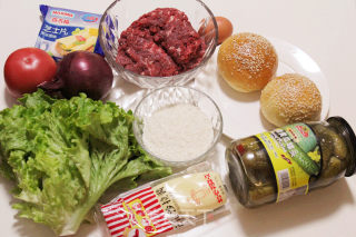 牛肉汉堡的做法步骤：1