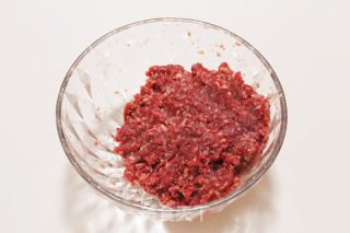 牛肉汉堡的做法步骤：2