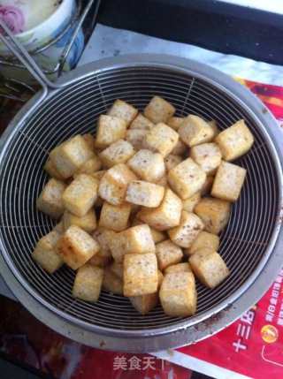 鱼香豆腐丁的做法步骤：4