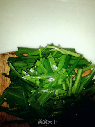 韭菜烧豆腐的做法步骤：2