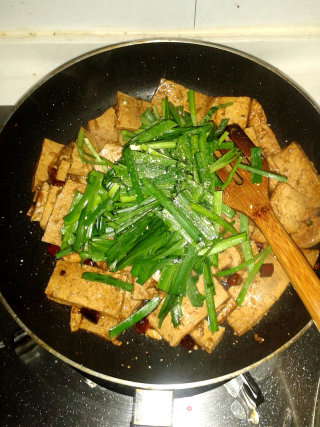 韭菜烧豆腐的做法步骤：8