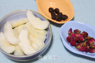 玫瑰红酒梨的做法步骤：1