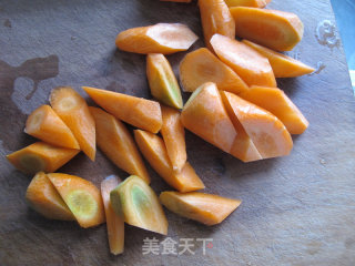 当季简易快手菜——胡萝卜炖排骨的做法步骤：2