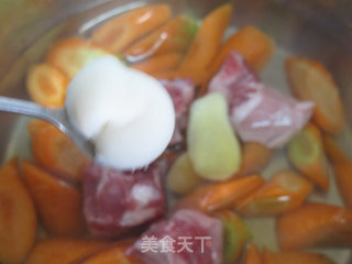 当季简易快手菜——胡萝卜炖排骨的做法步骤：5
