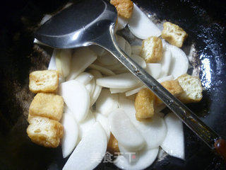 沙茶酱油豆腐炒萝卜的做法步骤：4