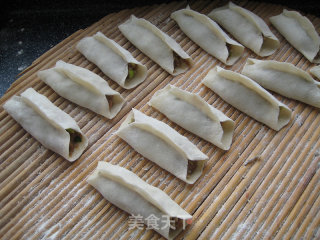 猪肉大葱锅贴的做法步骤：15