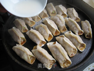 猪肉大葱锅贴的做法步骤：20