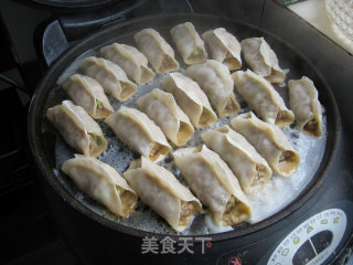 猪肉大葱锅贴的做法步骤：21