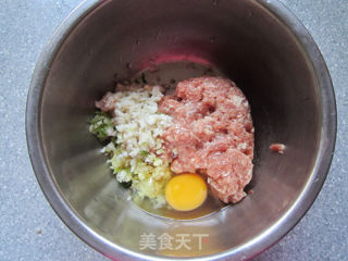 做弹牙的猪肉丸的做法步骤：7