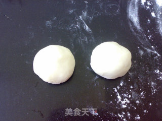 沙姜肉酱薄底披萨的做法步骤：2