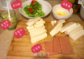 彩椒家常豆腐的做法步骤：1