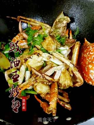 豉油王炒蟹的做法步骤：4