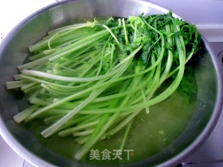 芹菜小馄饨的做法步骤：1