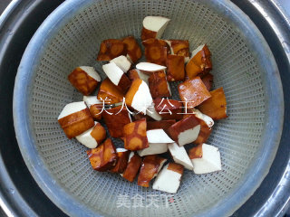 鸡翅干煸豆腐干的做法步骤：5