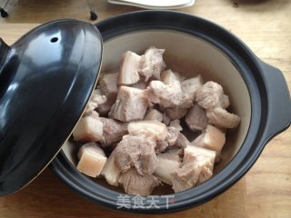 超简易版红烧肉的做法步骤：1