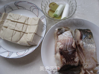 秋天的味道---鲢鱼豆腐的做法步骤：3
