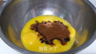 万圣节鬼脸纸杯蛋糕的做法步骤：2